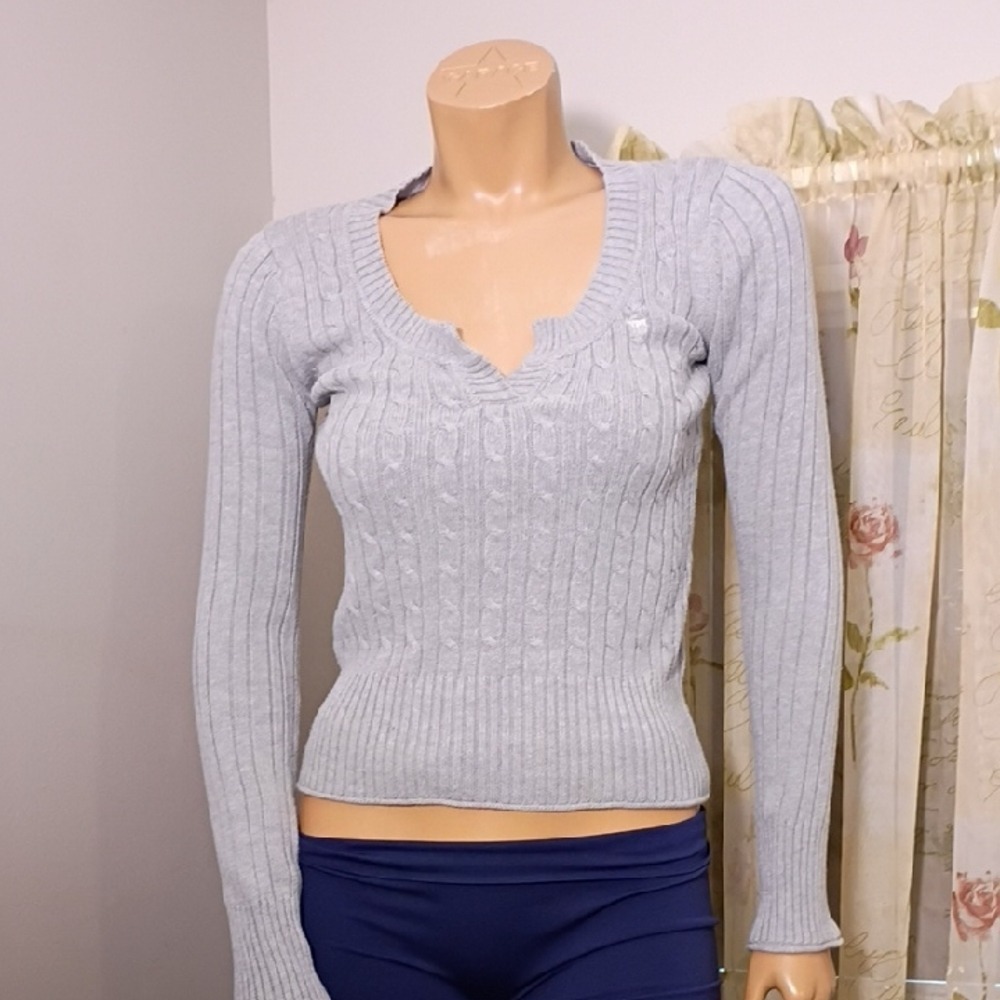 Amycrombie Elegant Light Gray V-Neck Sweater Size‎ S